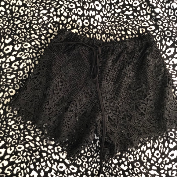 Black Scalloped Shorts - Picture 1 of 3